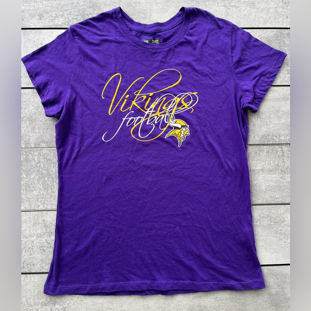 Minnesota Vikings Women's Purple Football T-Shirt Large Fit/marked XL